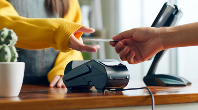 クレジットカード決済後の返金の流れは？注意点を解説