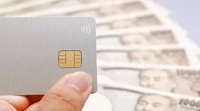 クレジットカードと現金はどっちがおトク？選び方を解説
