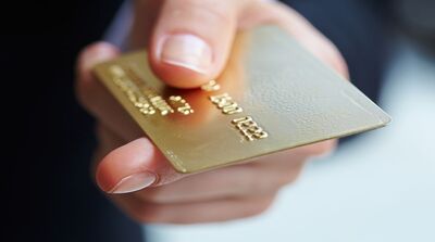 ゴールドカードを持ってる人の割合やメリットは？