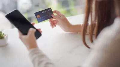 クレジットカードの名義人とは？氏名変更方法も解説