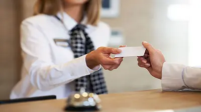 ホテル利用にはクレジットカードが便利！選び方を解説