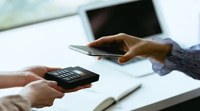 スマホ決済のやり方は？仕組みや種類、メリットを解説
