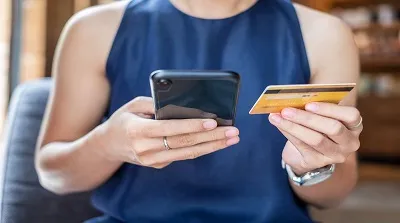 クレジットカードは年会費無料と有料どちらがおすすめ？ 