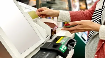 コンビニはクレジットカード払いできる？メリットも解説